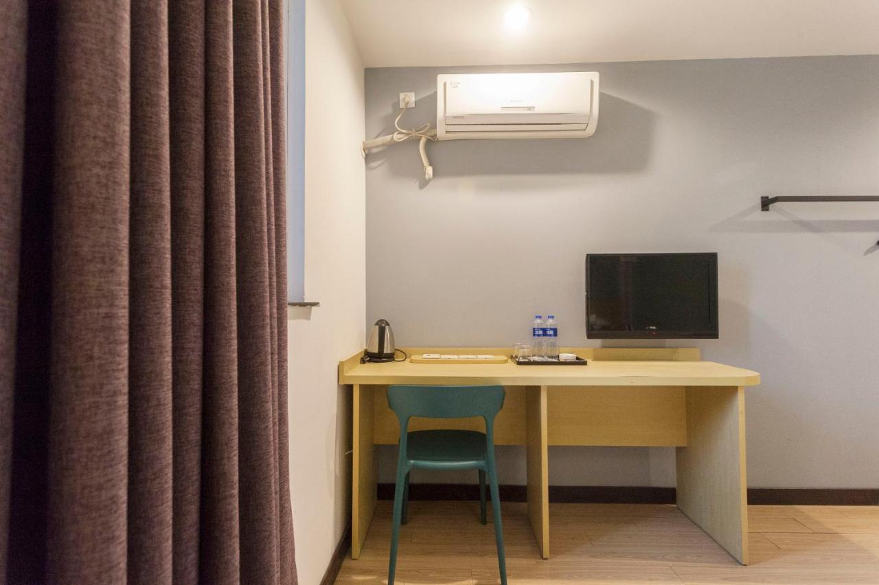 Weijing Express Hotel Changshu Bagian luar foto