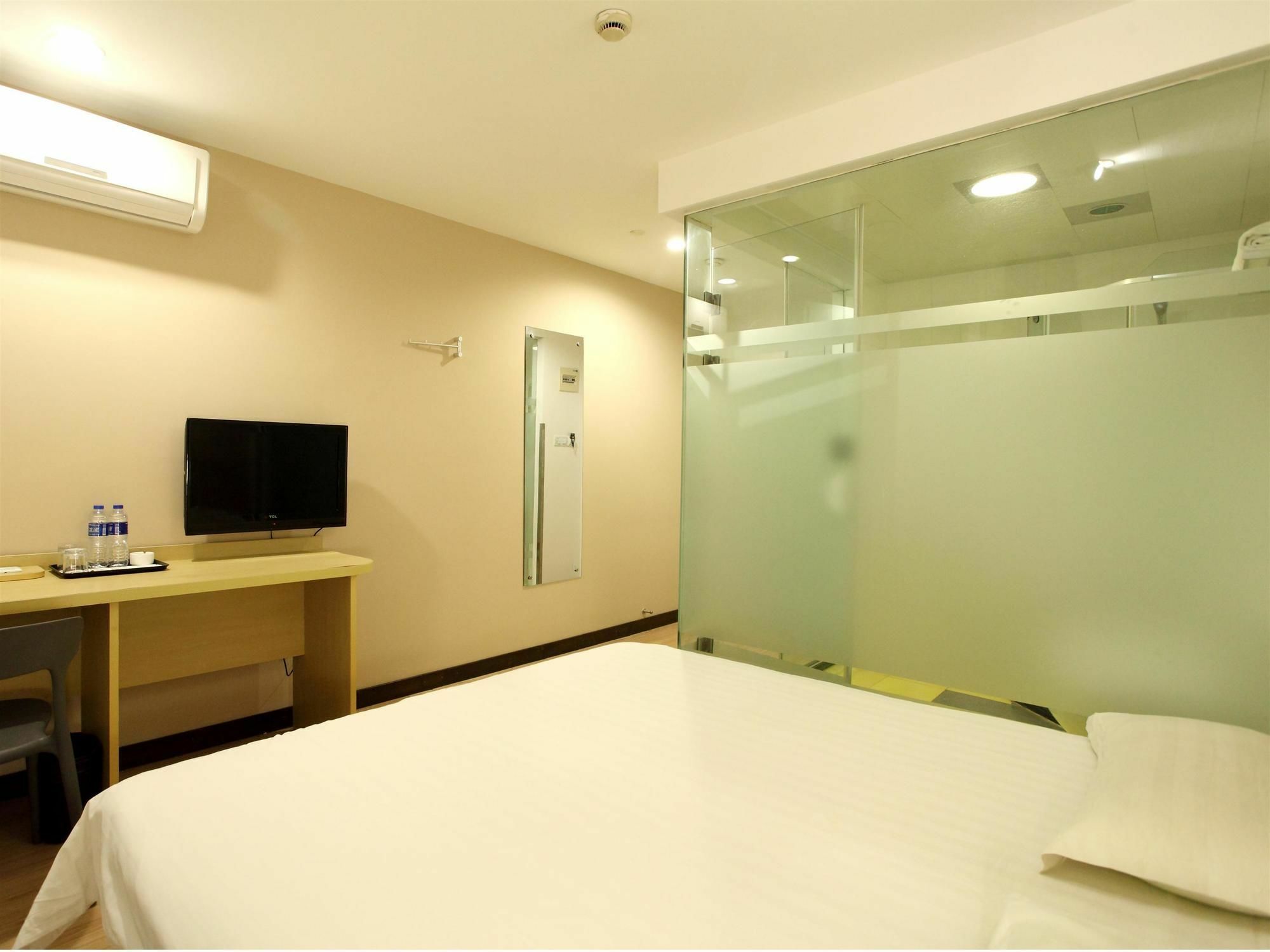 Weijing Express Hotel Changshu Bagian luar foto